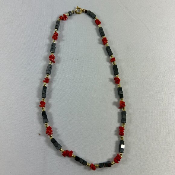 Silver Tone Spacers Black White Chippy Beaded Necklace Gold Tone Clasp 18" Long - Picture 5 of 6